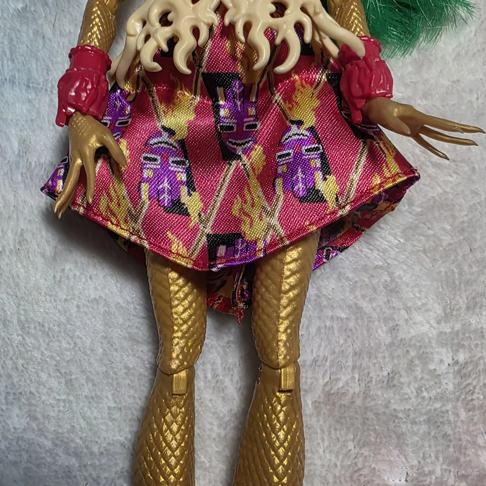 Monster High Jinifire - Picture 3 of 7